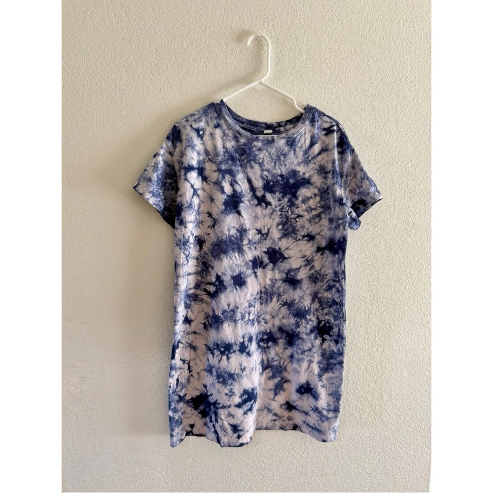 Old Navy Blue and White Tie-Dye Crewneck Tee